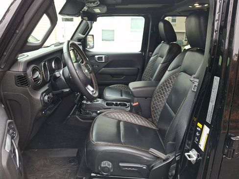 Used 2022 Jeep Wrangler Unlimited Sahara image 14