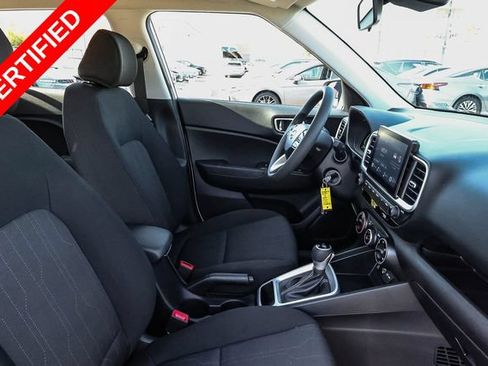 Certified 2024 Hyundai Venue SE FWD image 17