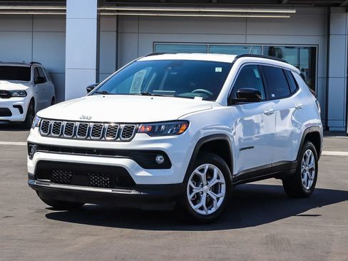Used 2024 Jeep Compass Latitude AWD/4WD image 1
