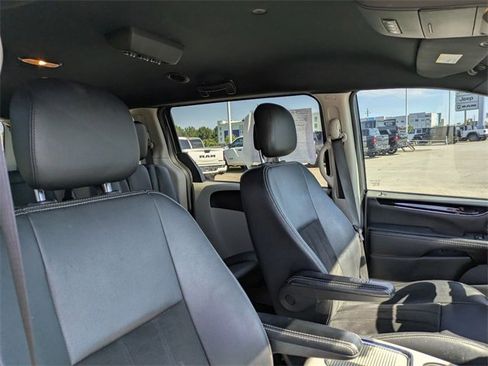 Used 2020 Dodge Grand Caravan SXT image 27