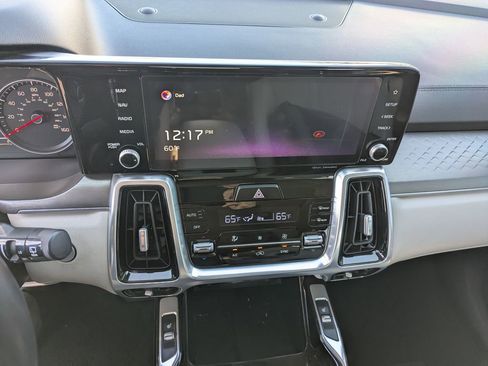 Used 2021 Kia Sorento SX image 17