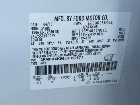 Used 2018 Ford Edge Titanium w/ Equipment Group 302A AWD/4WD image 30