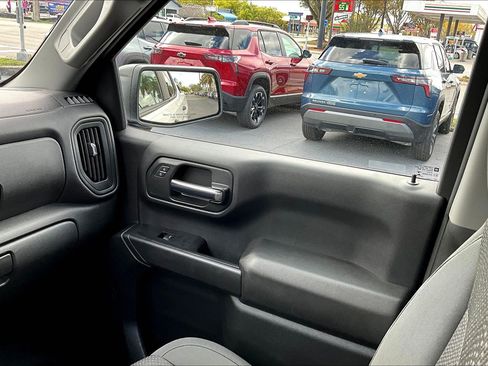 Used 2021 Chevrolet Silverado 1500 Custom Trail Boss AWD/4WD image 16