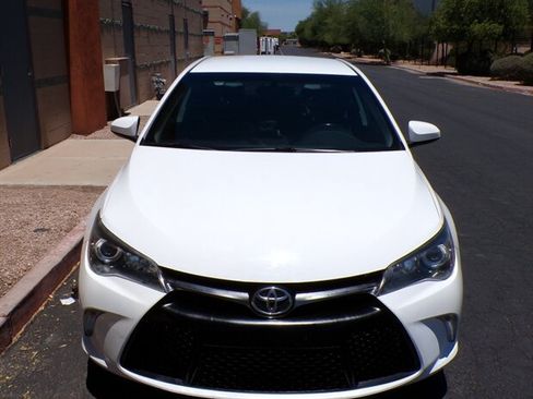 Used 2016 Toyota Camry SE FWD image 2