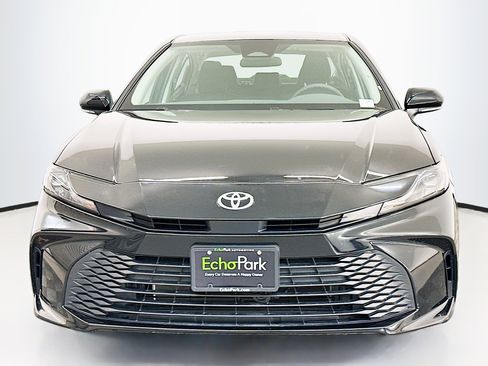 Used 2025 Toyota Camry LE image 2