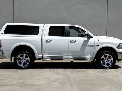 Used 2018 RAM 1500 Laramie w/ Convenience Group AWD/4WD image 7