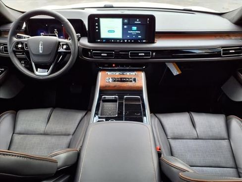 New 2025 Lincoln Aviator Black Label w/ Jet Appearance Package AWD/4WD image 6