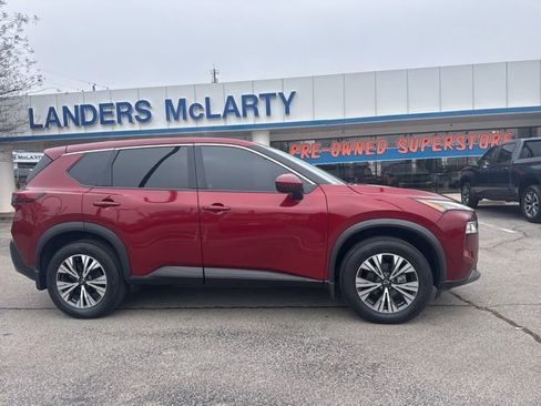 Used 2023 Nissan Rogue SV image 2