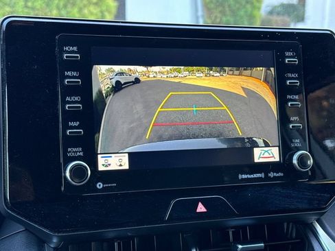 Certified 2021 Toyota Venza XLE w/ Softex Package AWD/4WD image 18