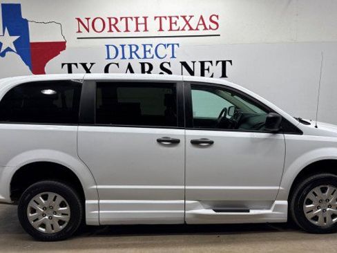 Used 2019 Dodge Grand Caravan SE w/ Power Convenience Group I image 4