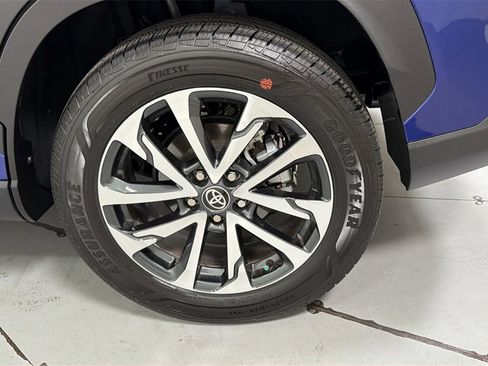 Certified 2025 Toyota Corolla Cross XLE image 23