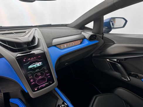 Used 2025 Lamborghini Revuelto image 17