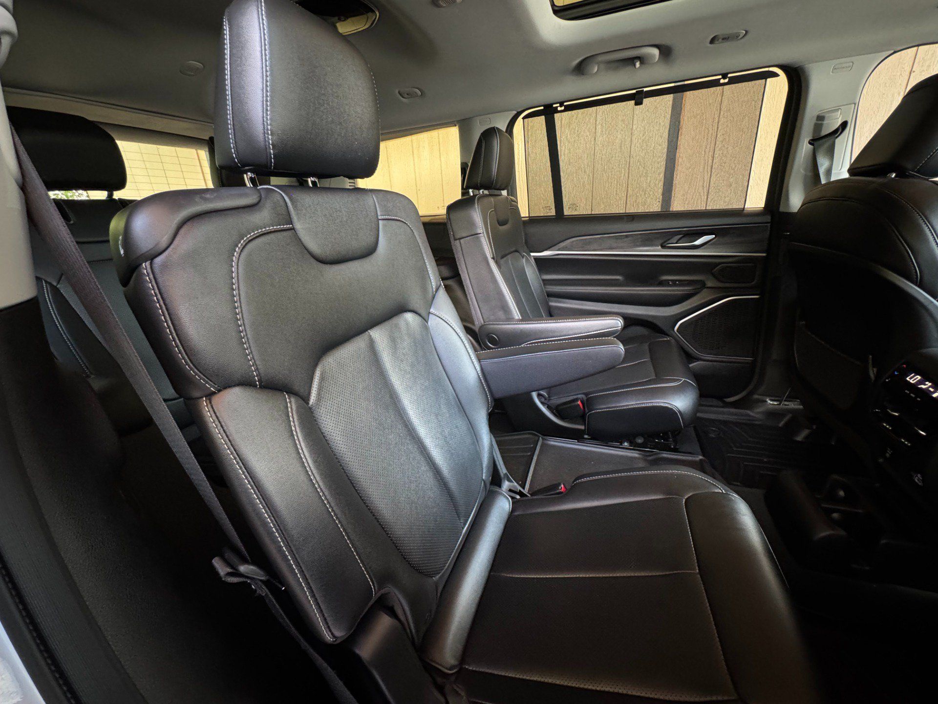 Used 2022 Jeep Grand Cherokee L Limited w/ Luxury Tech Group II AWD/4WD image 50