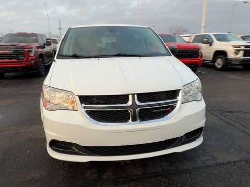 Used 2020 Dodge Grand Caravan SE w/ UConnect Hands-Free Group FWD image 3
