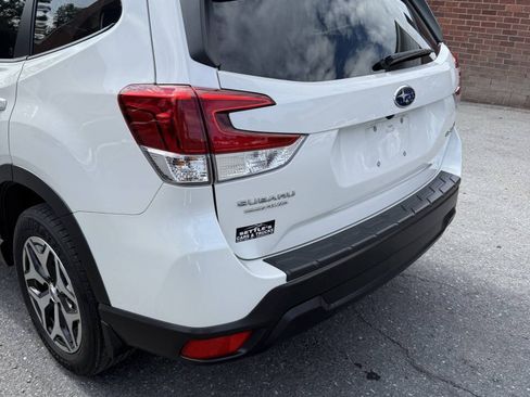 Used 2020 Subaru Forester Premium AWD/4WD image 3