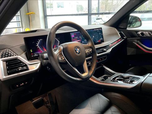 Used 2025 BMW X5 xDrive40i w/ Climate Comfort Package image 17