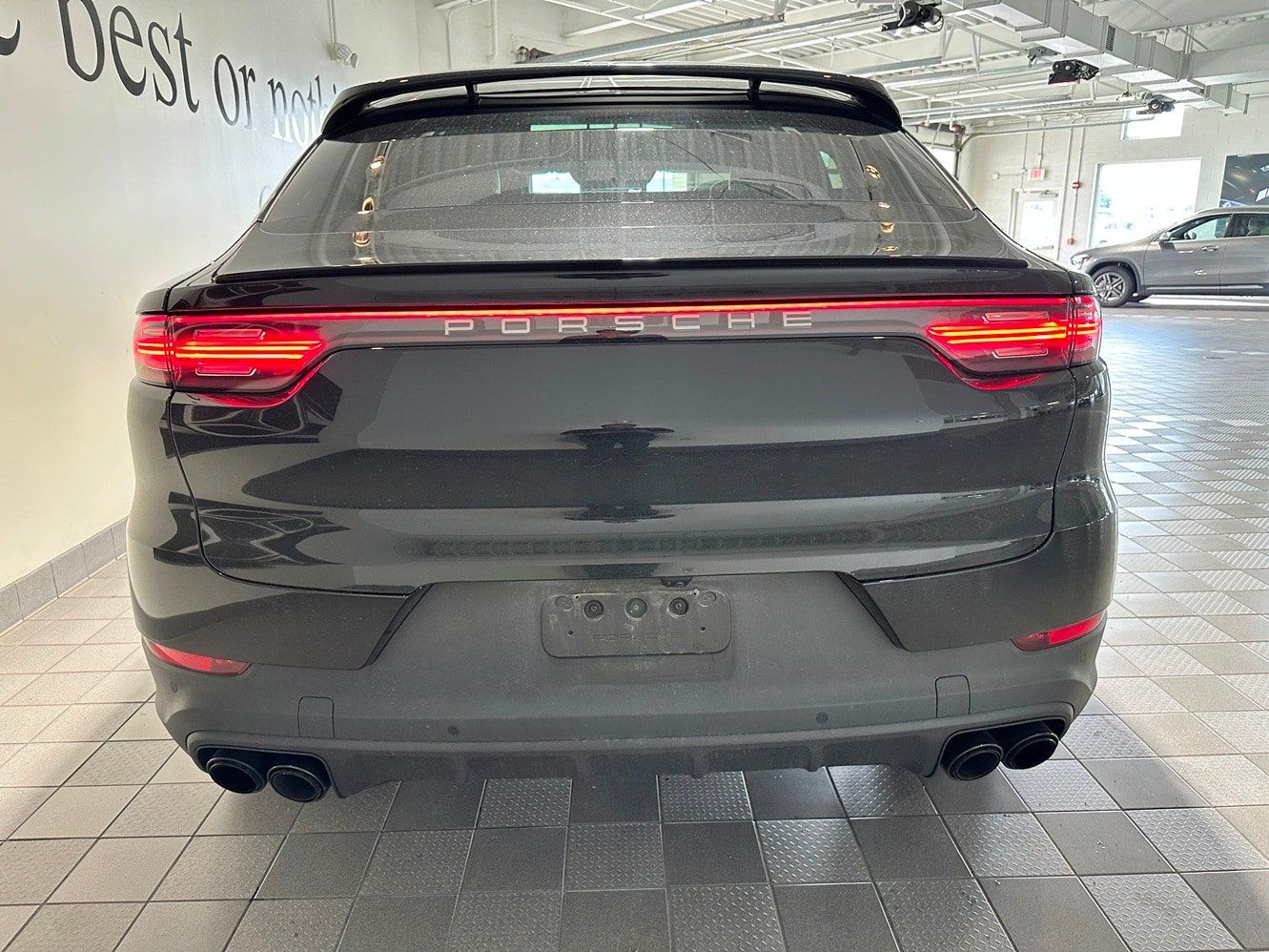Used 2023 Porsche Cayenne Platinum Edition AWD/4WD image 5