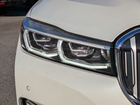 Used 2022 BMW 750i xDrive AWD/4WD image 10