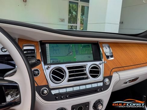 Used 2017 Rolls-Royce Dawn RWD image 16