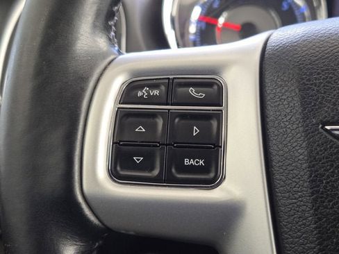 Used 2015 Chrysler Town & Country Touring w/ Driver Convenience Group image 24