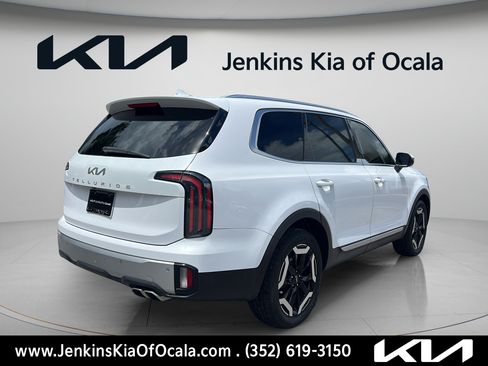 Certified 2023 Kia Telluride EX w/ EX Captain's Chair Package FWD image 3