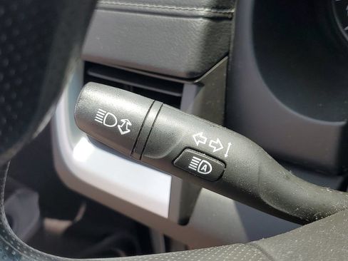 Used 2024 GMC Terrain SLE w/ Driver Convenience Package FWD image 19