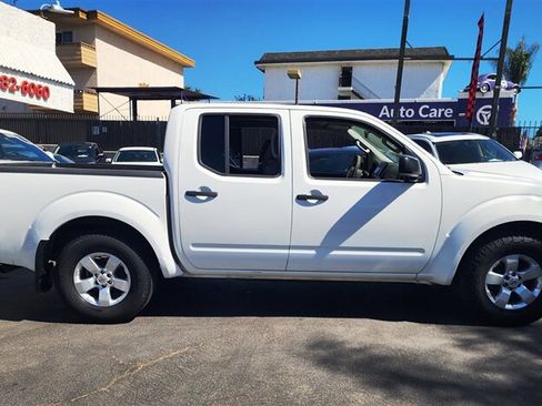 Used 2013 Nissan Frontier SV image 7