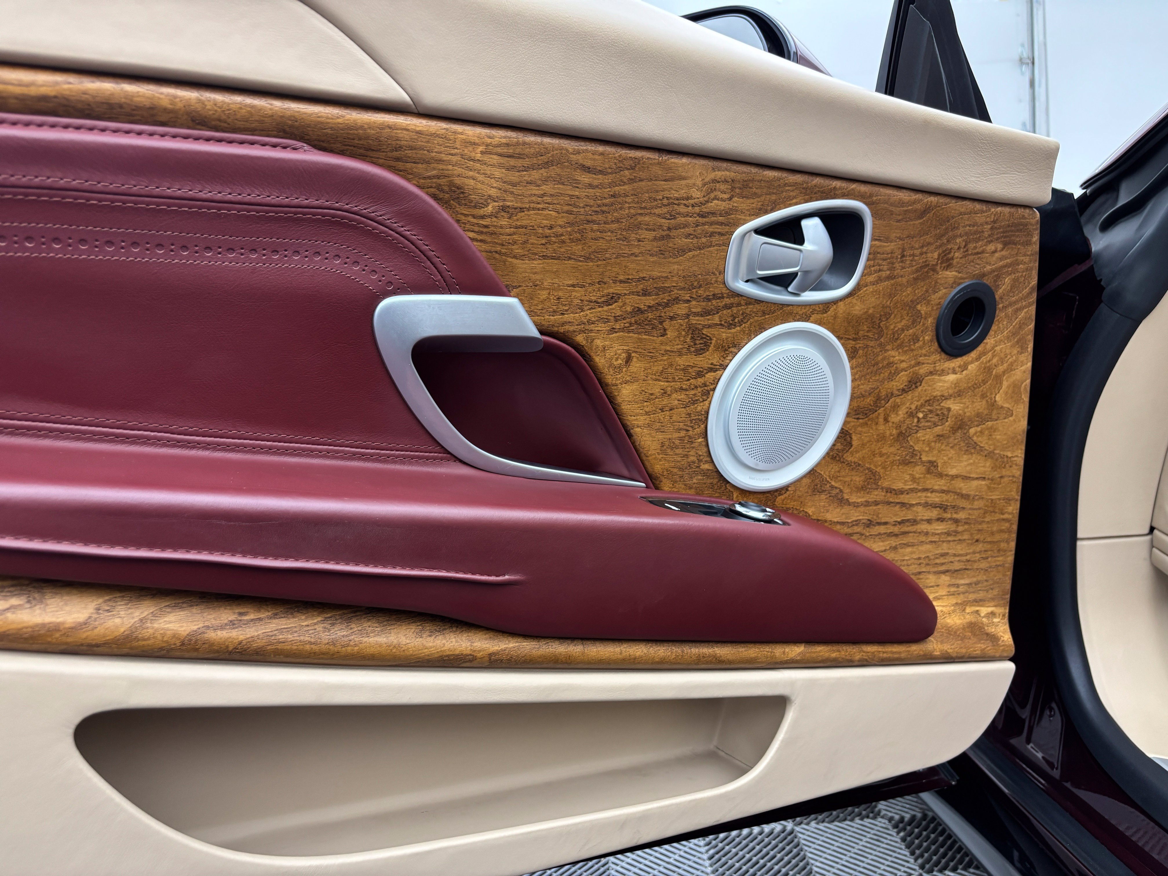 Used 2019 Aston Martin DB11 Volante RWD image 25