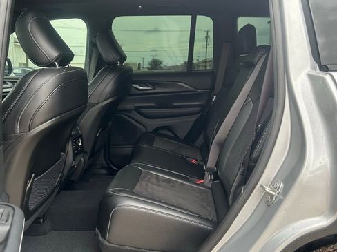 Used 2024 Jeep Grand Cherokee Altitude image 23