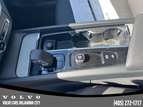 Used 2025 Volvo XC60 B5 Plus image 10