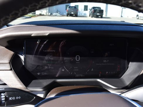 Used 2024 GMC Acadia Denali image 17