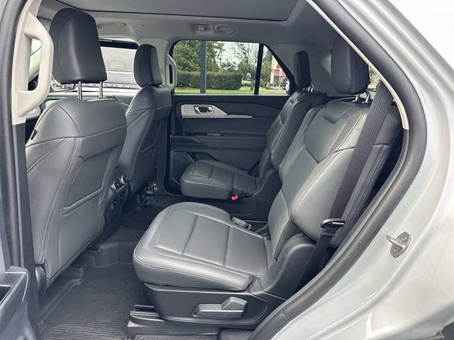Used 2025 Ford Explorer Active w/ Active Comfort Package AWD/4WD image 29