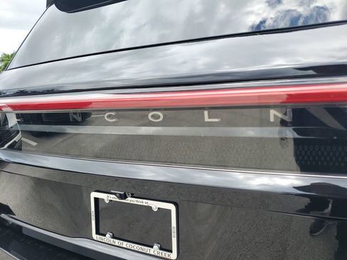 New 2025 Lincoln Navigator Reserve w/ Jet Appearance Package AWD/4WD image 5