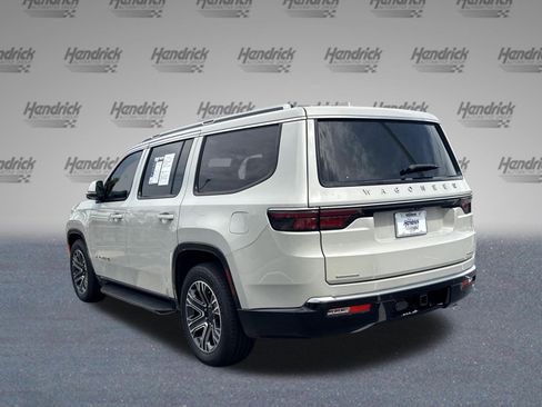 Used 2022 Jeep Wagoneer Series III AWD/4WD image 7