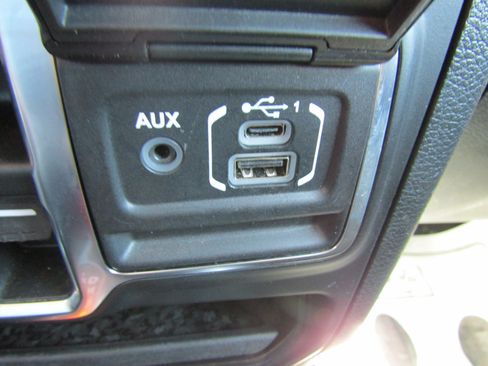 Used 2023 Jeep Gladiator Overland AWD/4WD image 30