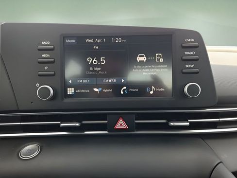 Used 2025 Hyundai Elantra Blue image 31