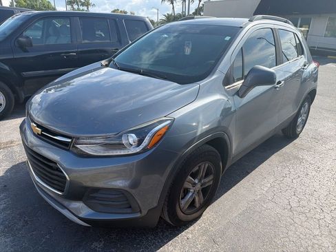 Used 2019 Chevrolet Trax LT w/ LT Convenience Package FWD image 4