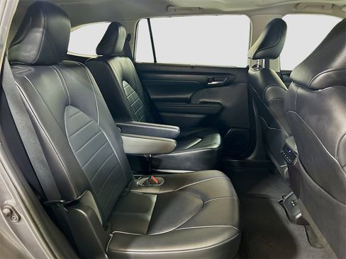 Used 2023 Toyota Highlander XLE image 24
