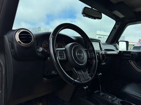 Used 2017 Jeep Wrangler Unlimited Sahara AWD/4WD image 15