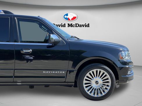 Used 2015 Lincoln Navigator 2WD image 37
