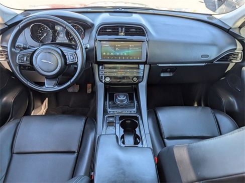 Used 2020 Jaguar F-PACE Premium image 20