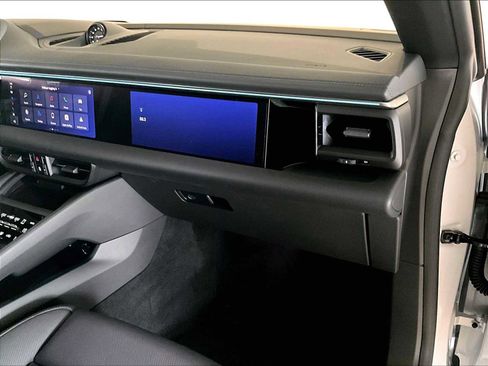 New 2026 Porsche Macan 4 Electric image 21