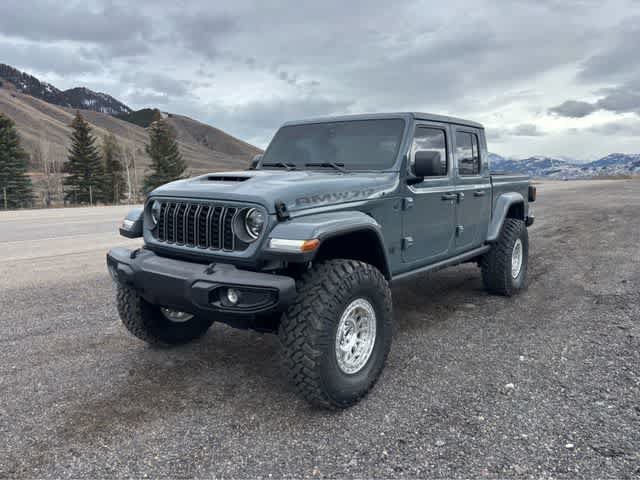 Used 2025 Jeep Gladiator Sport AWD/4WD image 2