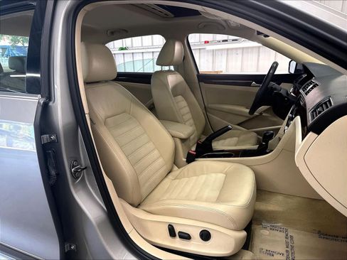 Used 2013 Volkswagen Passat 3.6 SEL Premium FWD image 31