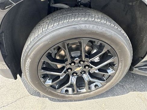 Certified 2025 Chevrolet Suburban LS AWD/4WD image 32
