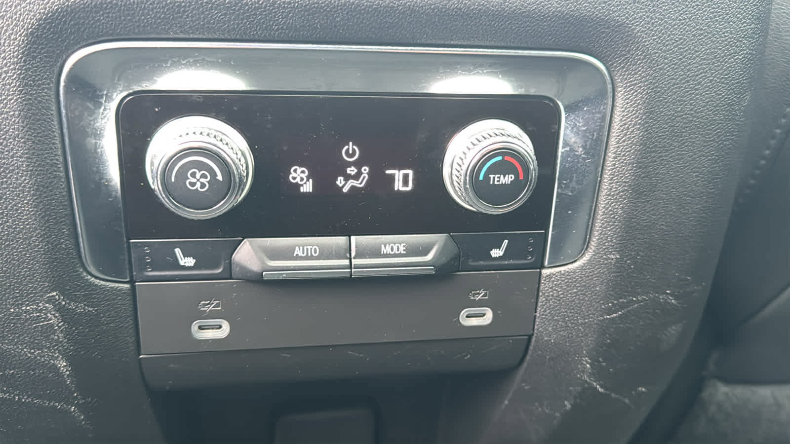 Certified 2023 GMC Yukon XL SLT w/ SLT Premium Package AWD/4WD image 15