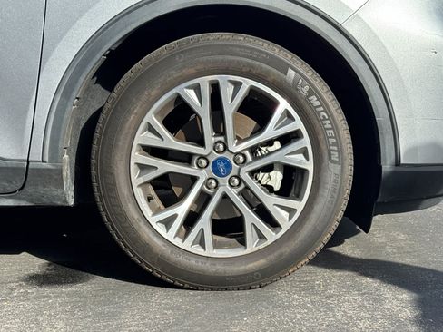 Used 2022 Ford Escape SEL w/ Technology Package FWD image 11