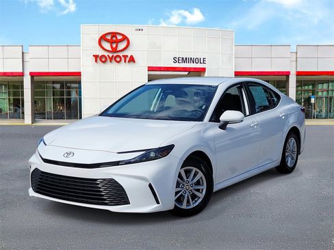Used 2025 Toyota Camry LE image 1