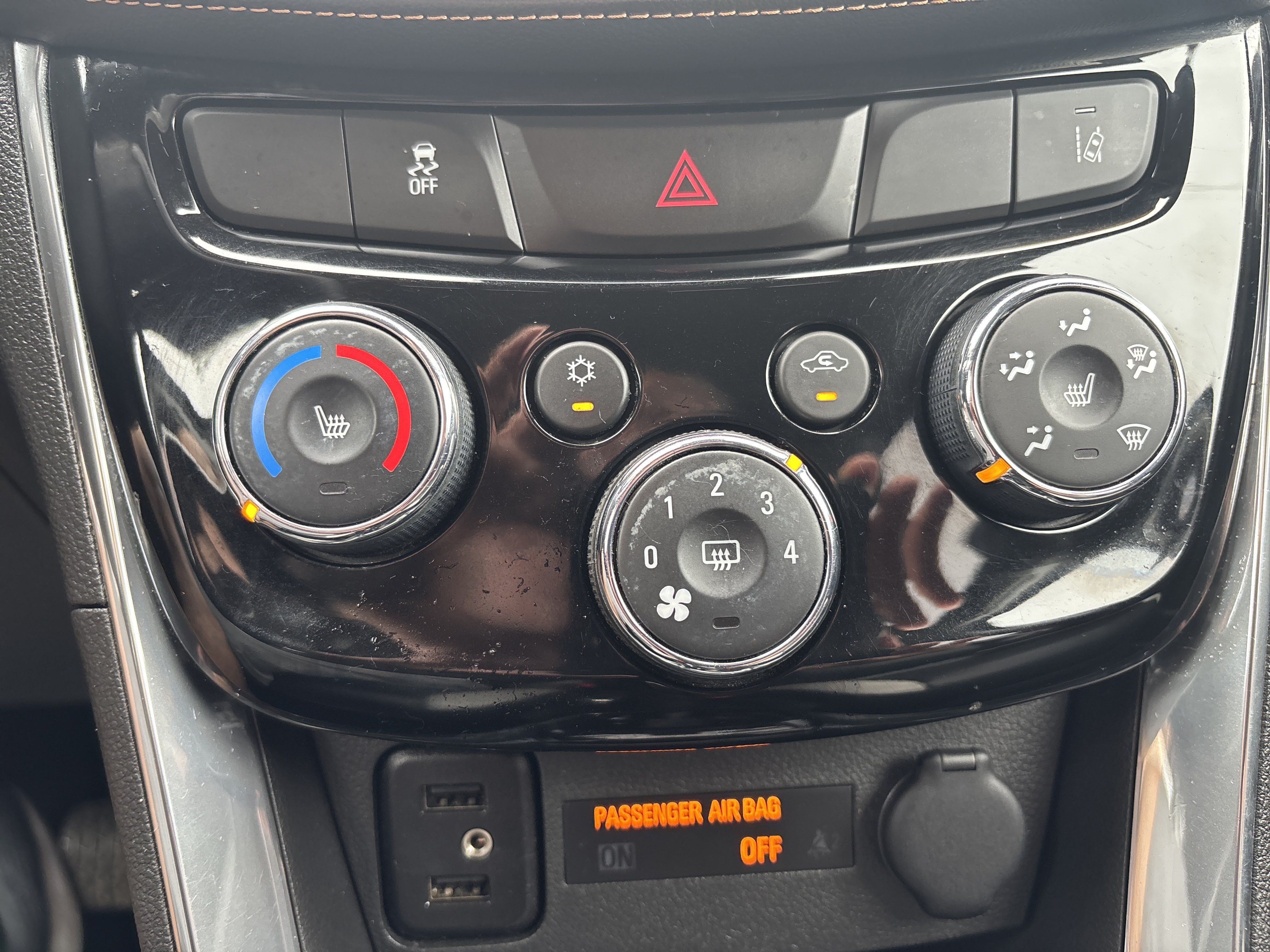 Used 2019 Chevrolet Trax Premier w/ Midnight Edition AWD/4WD image 12