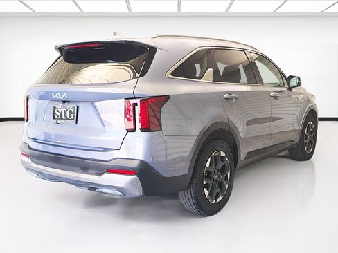 Used 2025 Kia Sorento S w/ Panoramic Sunroof Package FWD image 4
